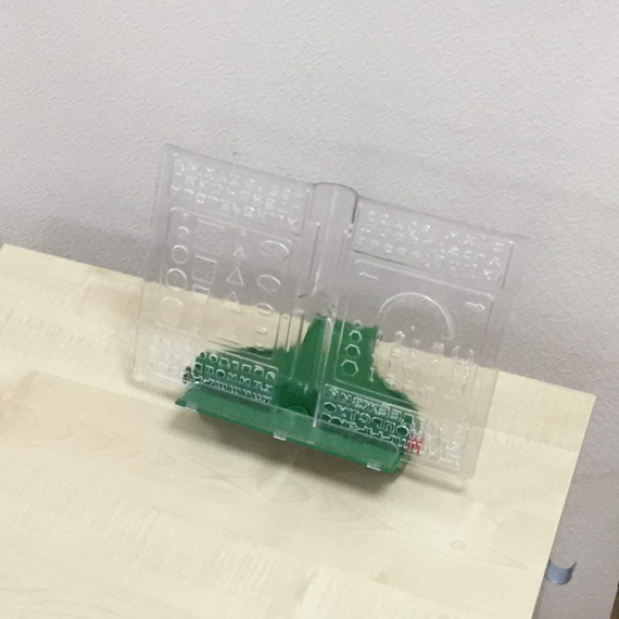 Подставка-трафарет для книг Дэми